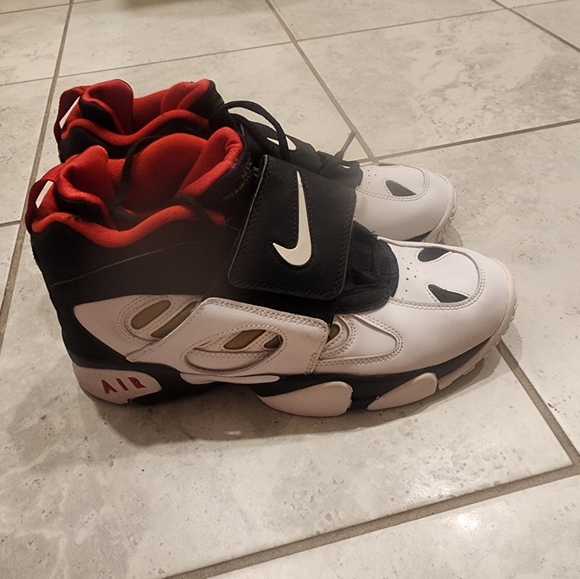 NIKE 49ERS EDITON DIAMOND TURF 2, SPEED TURF , AND DIAMOND TURF 96 MAX . - Picture 2 of 11